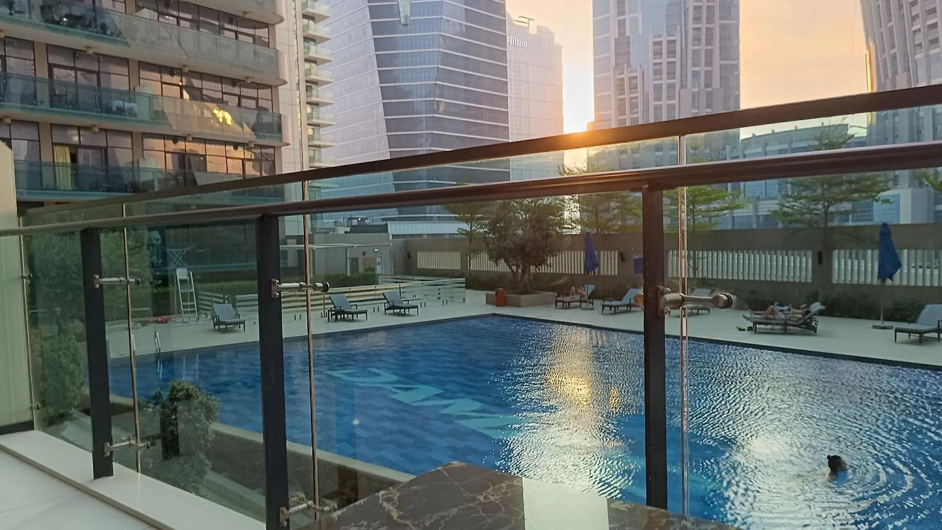 Διαμέρισμα Brown Stone - Pool & City View Merano Ντουμπάι